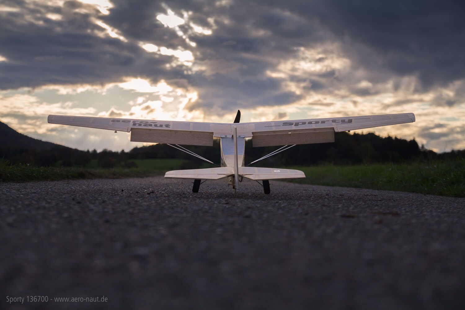 Sporty Querrudertrainer RC Modell Bausatz