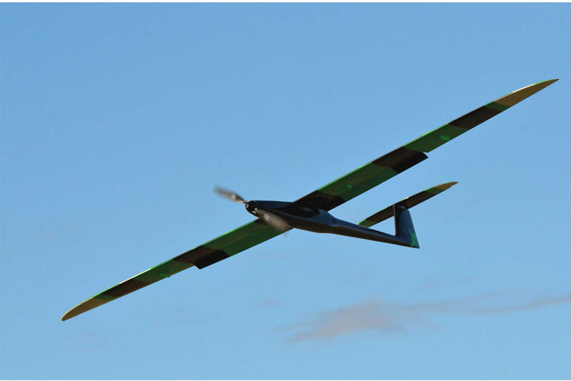 Robbe Modellsport AMPLITUDE PNP VOLL-GFK/CFK HOTLINER MIT EINGEBAUTEN SERVOS UND ANTRIEB 