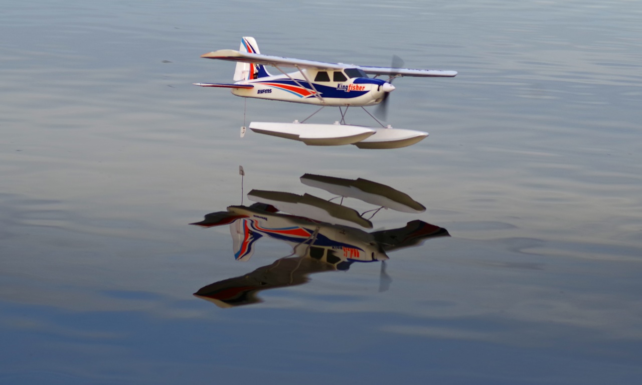 FMS Kingfisher Trainer RTF incl. Schwimmer & Skis - 140 cm Combo incl. Reflex Gyro System