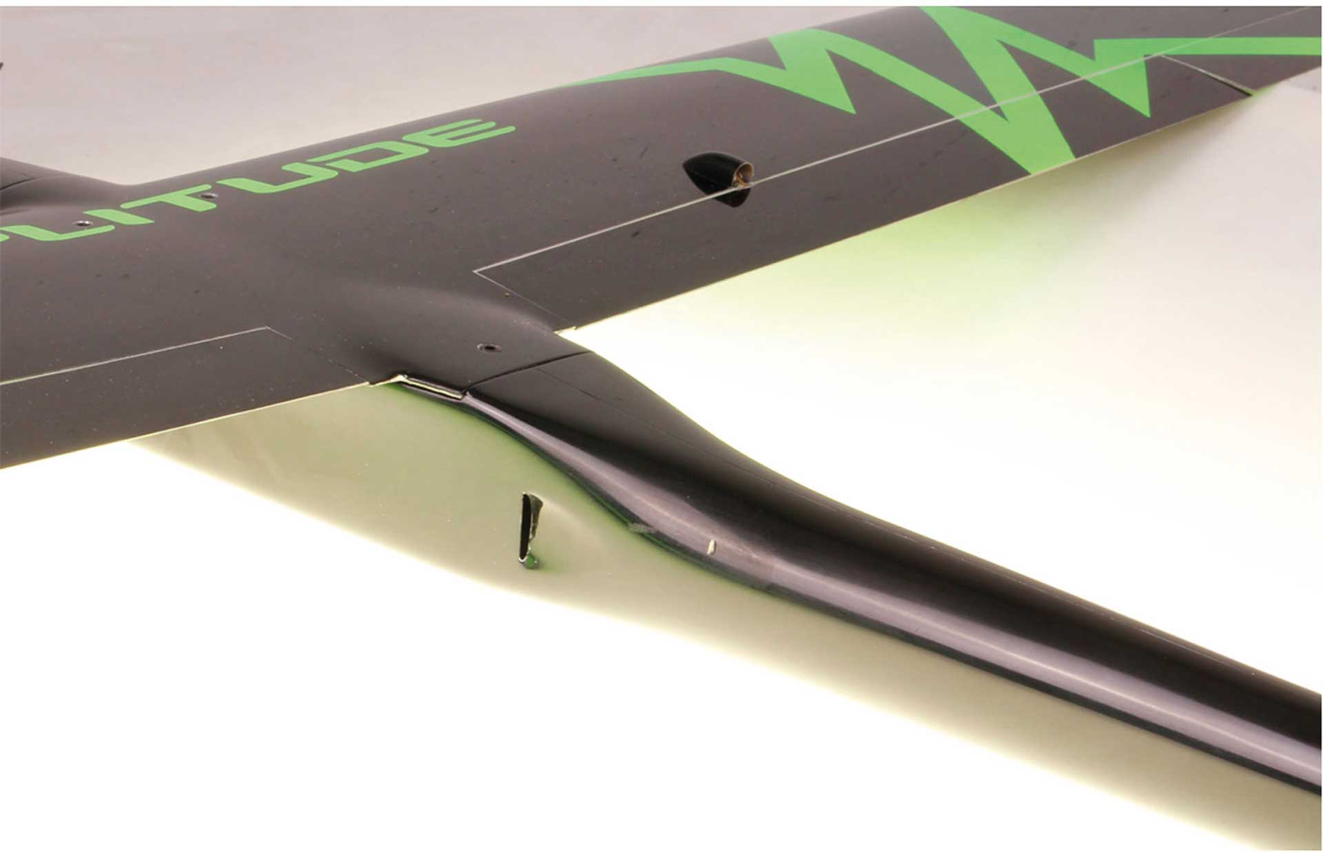 Robbe Modellsport AMPLITUDE PNP VOLL-GFK/CFK HOTLINER MIT EINGEBAUTEN SERVOS UND ANTRIEB 